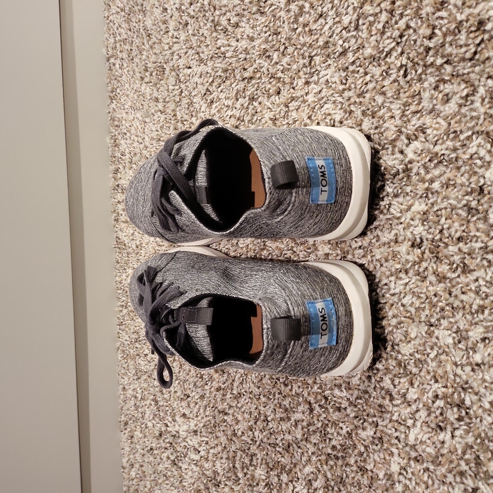 Men's Toms shoes
